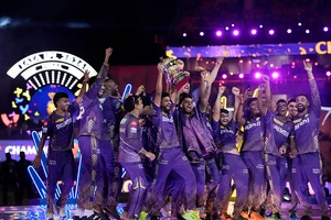 | Photo: AP/Mahesh Kumar A. : KKR players celebrate with the trophy